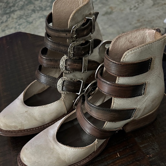 Freebird by Steven Women's Strappy Ankle Boots in Cream and Brown - Picture 10 of 11